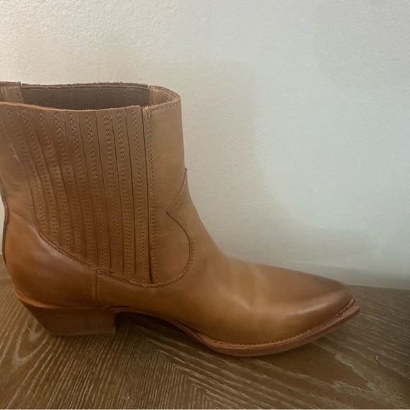 Brand new frye boots size 9.5 - Picture 4 of 4